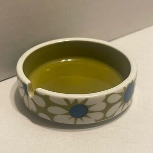 1960s Daisy flower power Ceramic Ashtray - avocado Green and Blue